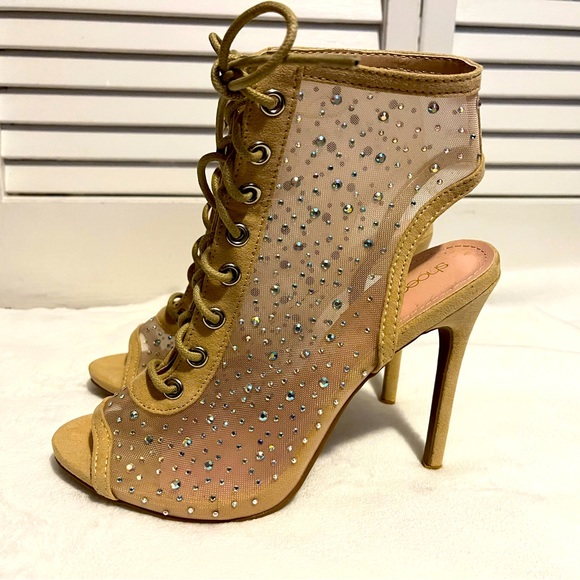 Cool Shoedazzle size 7 beige mesh rhinestone open toe booties NWOB - Picture 4 of 6